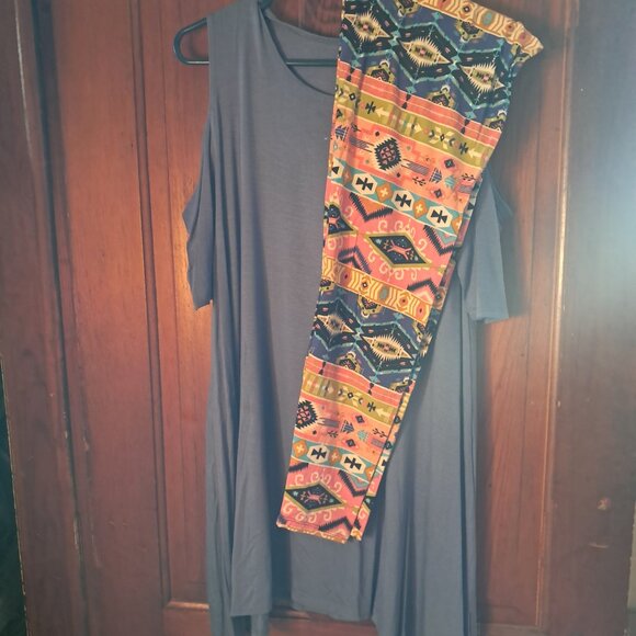 Blouse with leggings - Picture 3 of 3